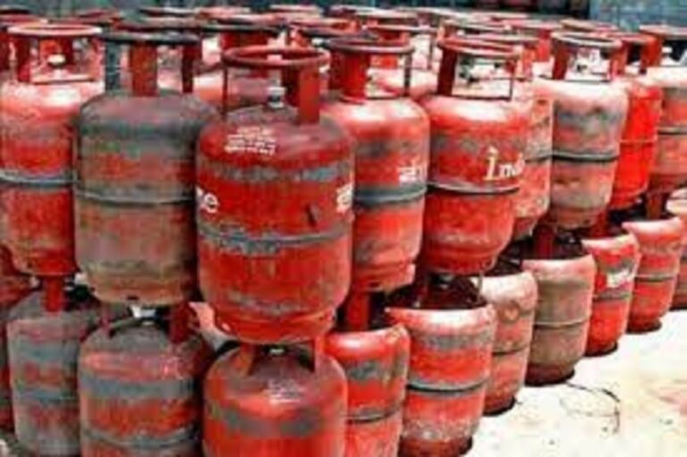 Bihar News: बिना डीएससी कोड बताये पटना में अब नहीं होगी गैस सिलिंडर की डिलीवरी, बढ़ी दिक्कतें
