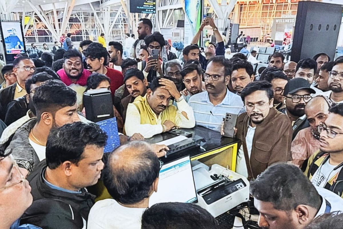 Indigo Flights: इंडिगो संकट से बिहार में हाहाकार, 25 फ्लाइट रद्द, पटना से मुंबई का किराया 90 हजार तक पहुंचा