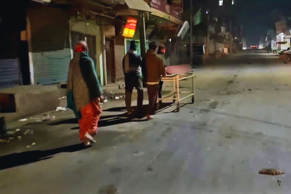 navada news| Unable to find an ambulance, a son dragged his mother body on a stretcher in Bihar