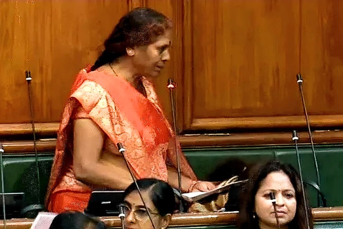 vibha devi oath picture| Bahubali Rajvallabh Yadav's MLA wife got stuck several times while taking oath.