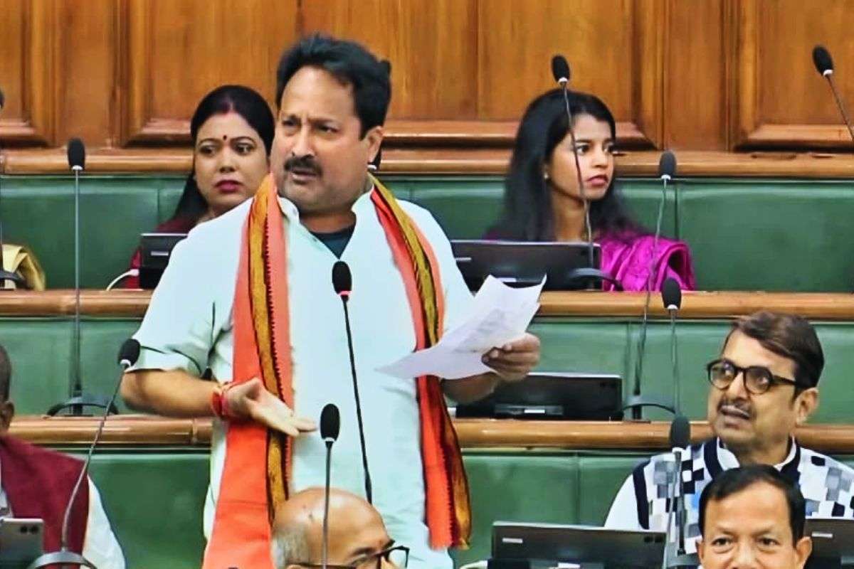 vinay bihari vidhayak| Vinay Bihari started reciting Bhojpuri poetry before taking the oath.