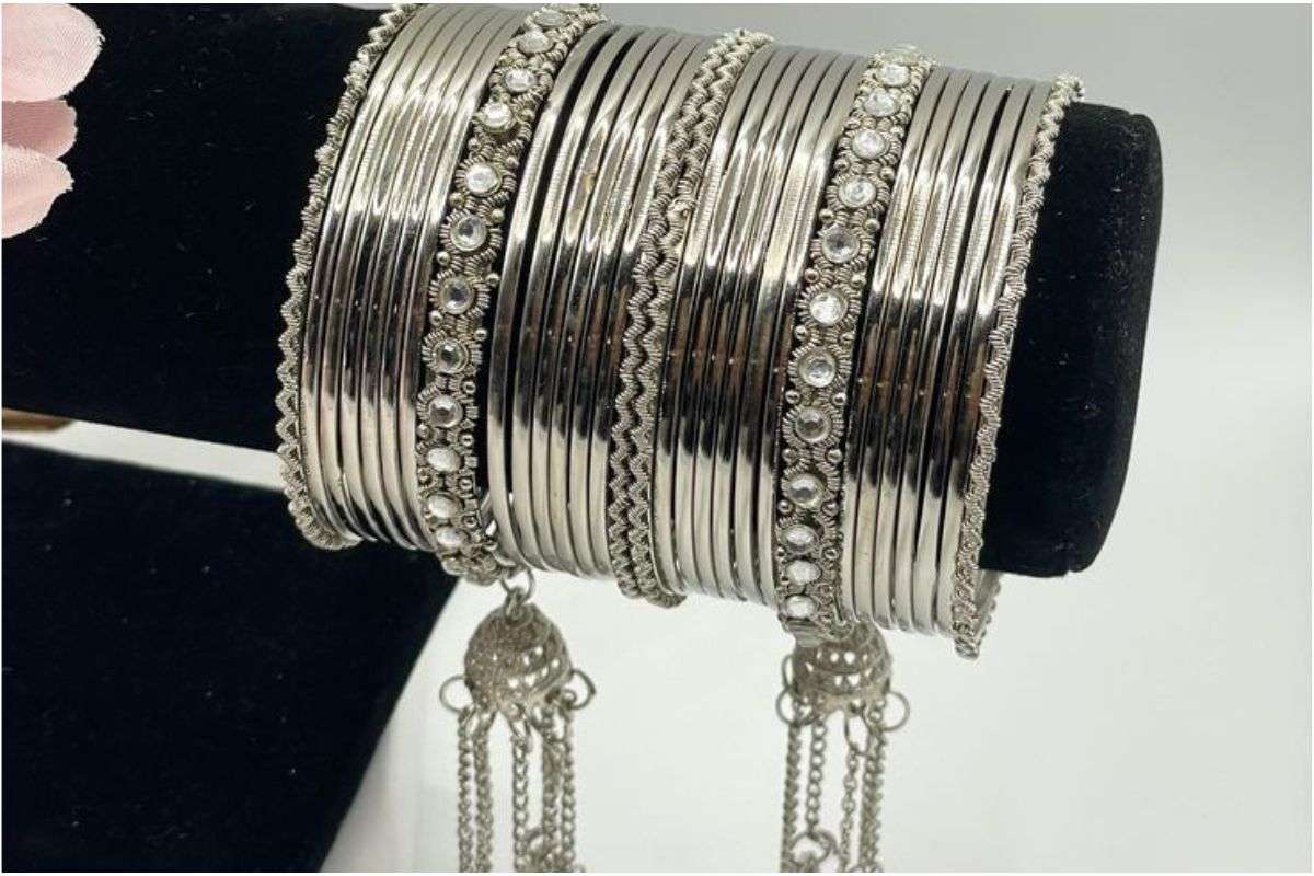 Latest Bangle Designs 2026:सोने के कंगन हुए पुराने,अब इन चूड़ी डिजाइन्स का है जलवा 5 %E0%A4%91%E0%A4%95%E0%A5%8D%E0%A4%B8%E0%A5%80%E0%A4%A1%E0%A4%Be%E0%A4%87%E0%A4%9C%E0%A5%8D%E0%A4%A1 %E0%A4%98%E0%A5%81%E0%A4%82%E0%A4%98%E0%A4%B0%E0%A5%82 %E0%A4%Ac%E0%A5%88%E0%A4%82%E0%A4%97%E0%A4%B2%E0%A5%8D%E0%A4%B8