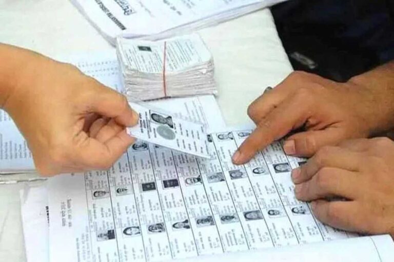 बंगाल के प्रवासी श्रमिकों और विदेश में पढ़ रहे छात्रों को बड़ी राहत, चुनाव आयोग ने SIR नियमों में दी ये ढील