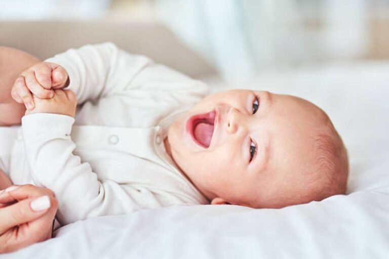 Baby Names in Hindi: बच्चे को देना है सुंदर नाम तो पहले देख लें ये लिस्ट, हर नाम आएगा पसंद