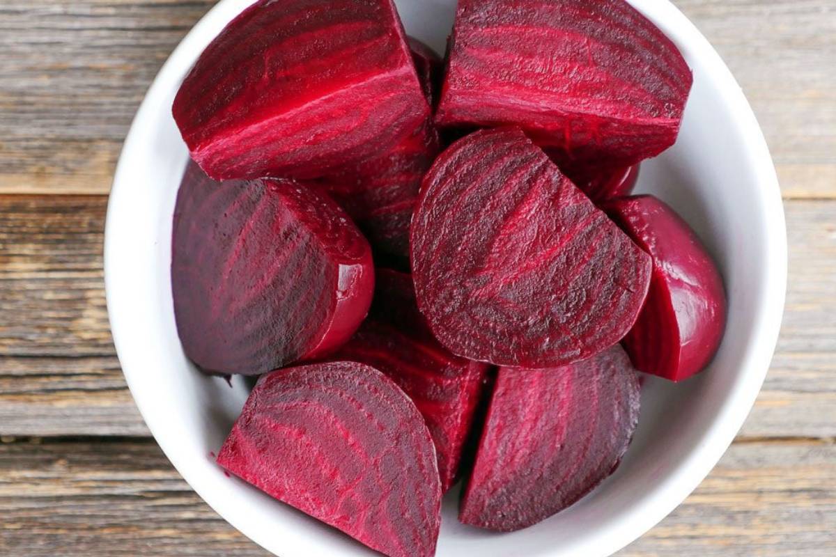 Right Way To Eat Beetroot: चुकंदर का जूस पिएं या कच्चा चबाकर खाएं? 1 What Is The Right Way To Eat Beetroot?