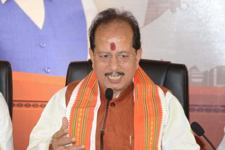 Bihar Bhumi: डिप्टी CM विजय सिन्हा का बड़ा एक्शन, रिश्वतखोरी के आरोप में CO को  हटाने का आदेश