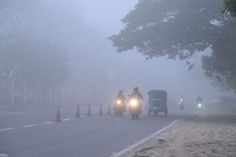 बिहार में कोहरा और कड़ाके की ठंड का डबल अटैक, अभी और सताएगी ठंड, एडवाइजरी जारी