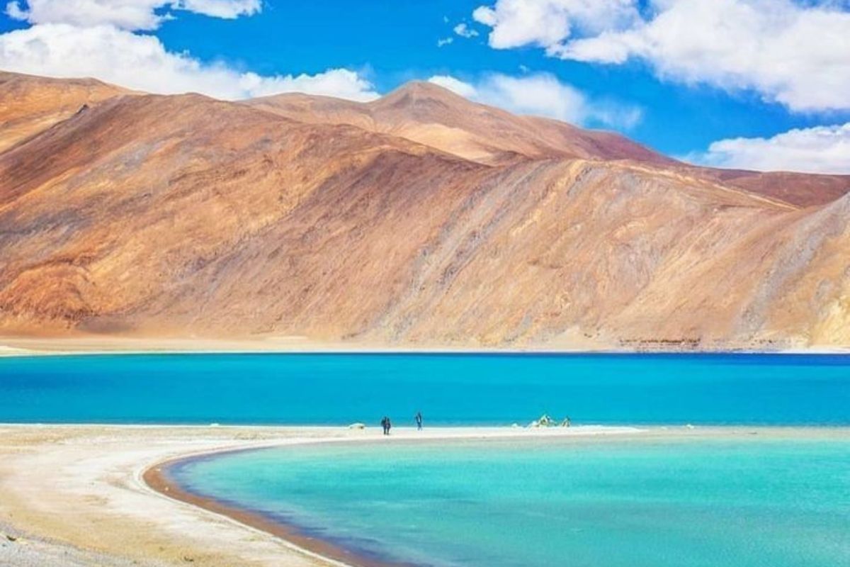 Most Beautiful Places In India: जन्नत जैसा अहसास! भारत की ये 5 जगहें देख लीं, तो छोड़ देंगे विदेश जाने की इच्छा 2 Blue Water Of Pangong Lake In Ladakh