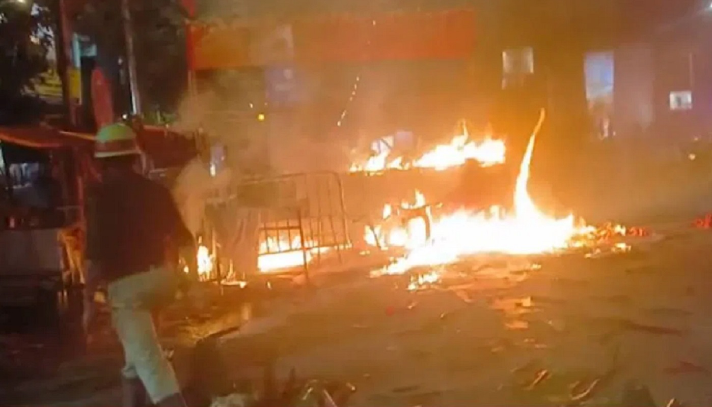 भाजपा की रैली के मंच पर धधकी आग, तृणमूल पर लगा आगजनी करने का आरोप