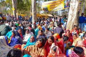 दुआओं में छिपी माता-पिता की उम्मीद, 12 दिन से लापता अंश-अंशिका का सुराग नहीं, हनुमान जी के आगे जल रहा दिया