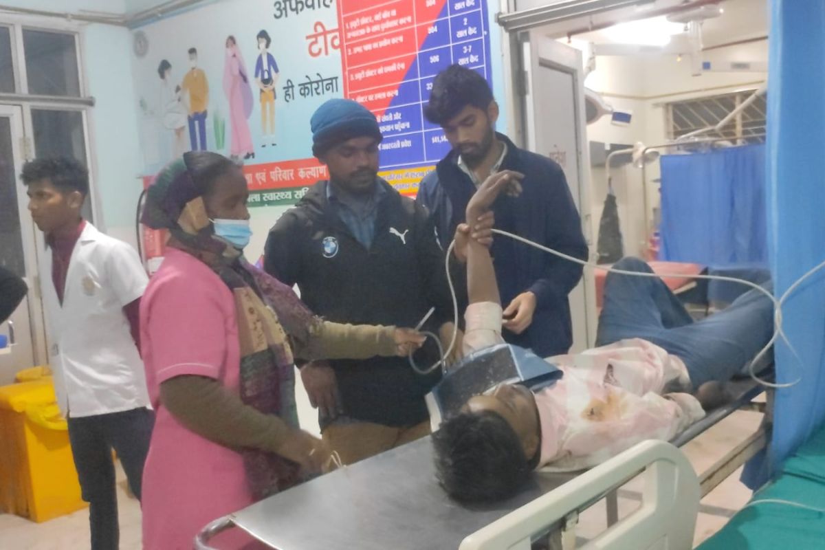 Gumla: घाघरा में सड़क हादसे में 2 युवकों की मौत, हादसे के बाद बाइक लेकर भागे उनके ही दोस्त