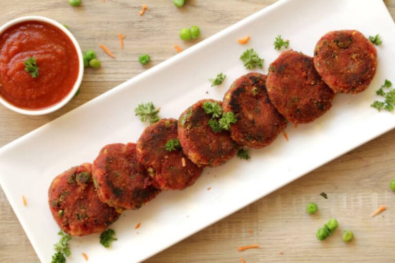 Beetroot Cutlet Recipe: इस सिंपल रेसिपी से घर पर बनाएं स्वाद से भरपूर बीटरूट कटलेट