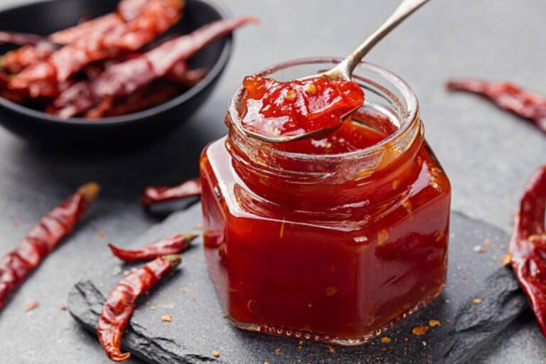 Chilli Jam Recipe: घर पर ऐसे बनाएं स्वाद से भरपूर चटपटा मिर्च का जैम, नोट करें सिंपल रेसिपी  