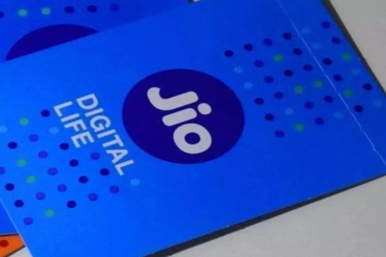 2026 में बार-बार रिचार्ज की नहीं होगी टेंशन, Jio के इस प्लान को कर लें बस एक्टिव, साल भर मिलेंगे अनलिमिटेड बेनिफिट्स