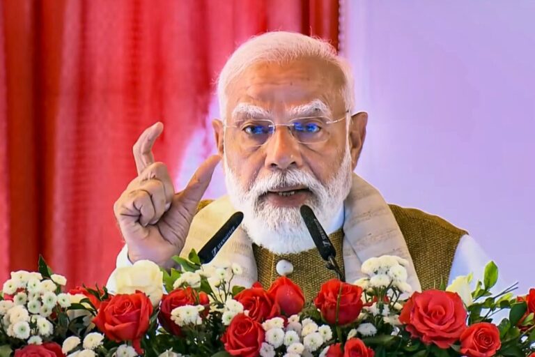 पीएम मोदी का केरल दौरा, 3 अमृत भारत और 1 पैसेंजर ट्रेन को दिखाई हरी झंडी, कांग्रेस पर साधा निशाना