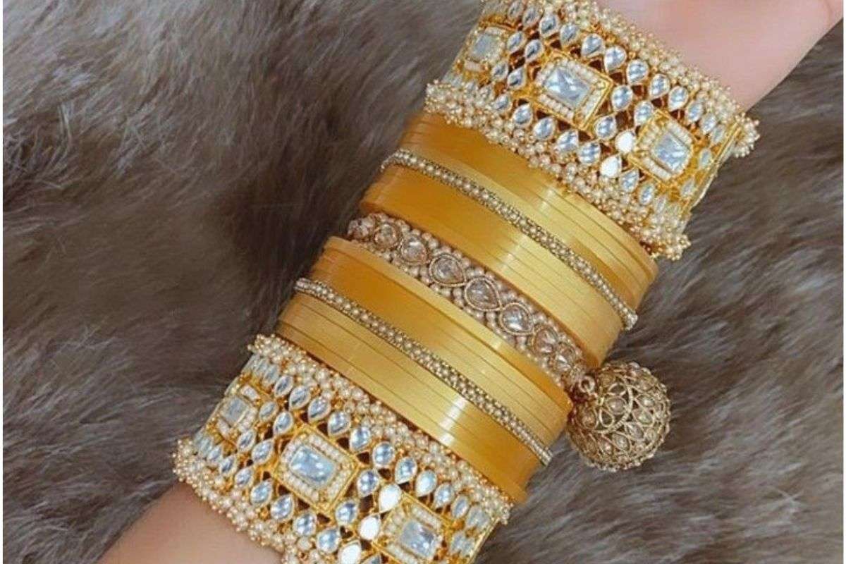 Latest Bangle Designs 2026:सोने के कंगन हुए पुराने,अब इन चूड़ी डिजाइन्स का है जलवा 1 Latest Ad Stone Bangles Designs 2