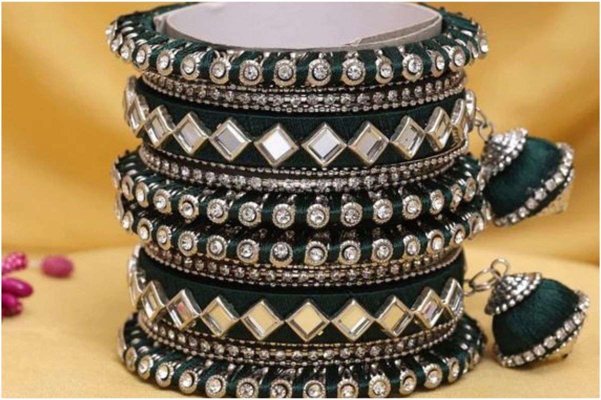 Latest Bangle Designs 2026:सोने के कंगन हुए पुराने,अब इन चूड़ी डिजाइन्स का है जलवा 4 Latest Mirror Work Bangle Designs 2025 4