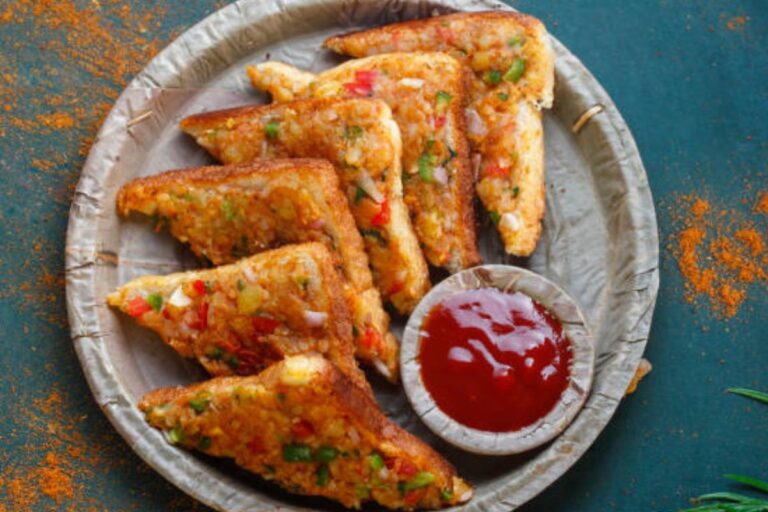 Lazy Aloo Toast Recipe: सुबह की जल्दबाजी में मिनटों में बनाएं लेजी आलू टोस्ट, नोट करें रेसिपी  