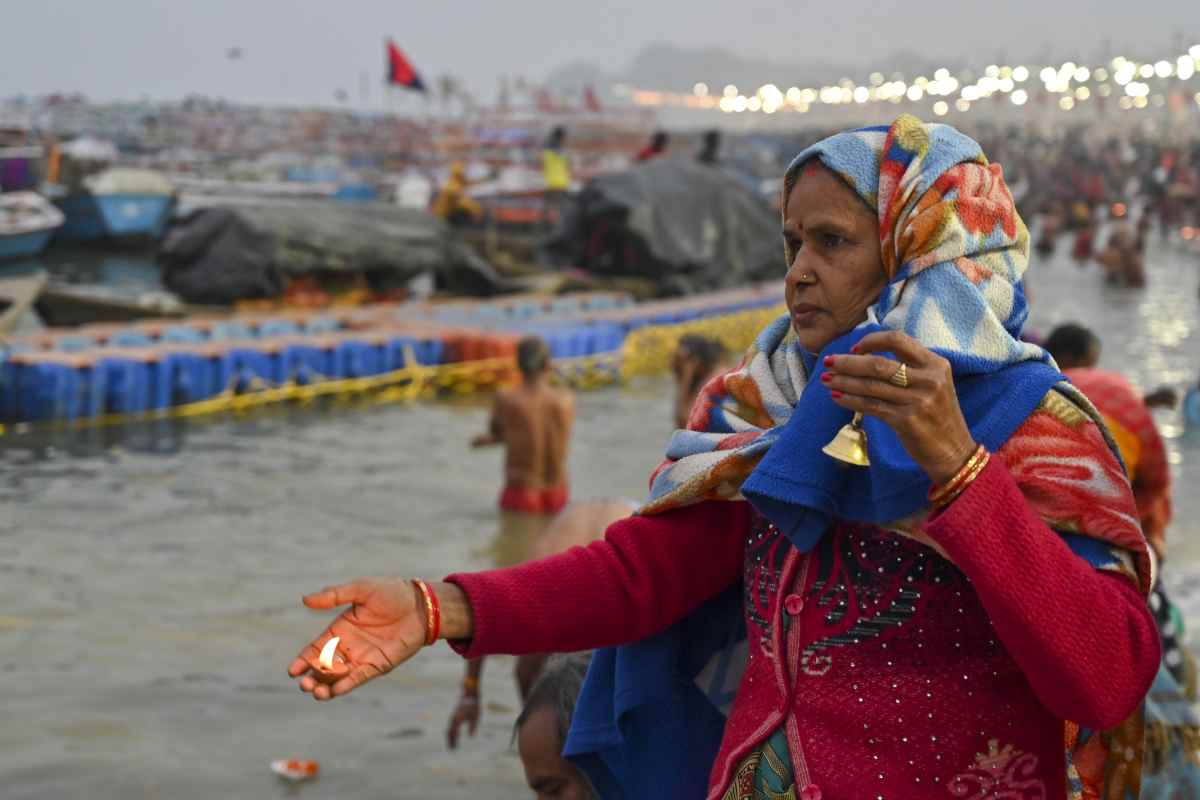 Magh Mela : माघ मेला ‘मिनी कुंभ’ की तरह, देखें वीडियो और फोटो 4 Magh Mela Puja