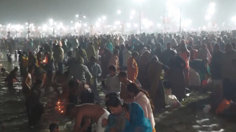 Magh Mela Video : माघ मेले में उमड़ी भीड़, 10 स्नान घाट, दिक्कत होने पर करें ये काम