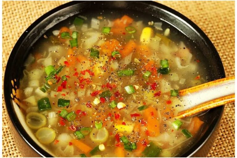 Mix Vegetable Soup Recipe for Winter: सर्दियों में इम्यूनिटी बढ़ाने और वजन घटाने के लिए सबसे बेस्ट सूप
