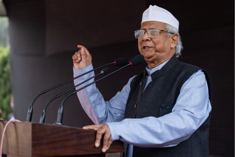 बांग्लादेश की अंतरिम सरकार से एक और इस्तीफा, एक हफ्ते में दो दिग्गजों ने छोड़ा मोहम्मद यूनुस का साथ