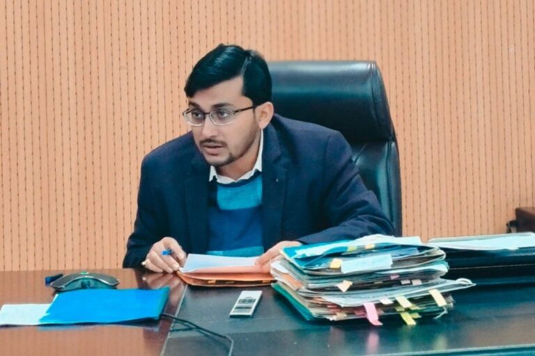 Muzaffarpur: DM ने चांदनी चौक–बखरी रोड और पुल निर्माण की समीक्षा की, शहर को मिलेगी जाम से राहत