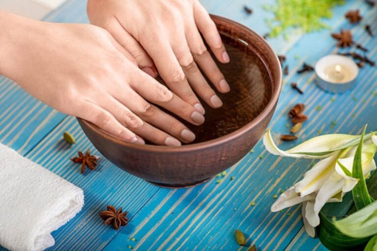 Nail Care Tips for Winter: विंटर में चाहिए हेल्दी नाखून तो आजमाएं ये नेल केयर टिप्स
