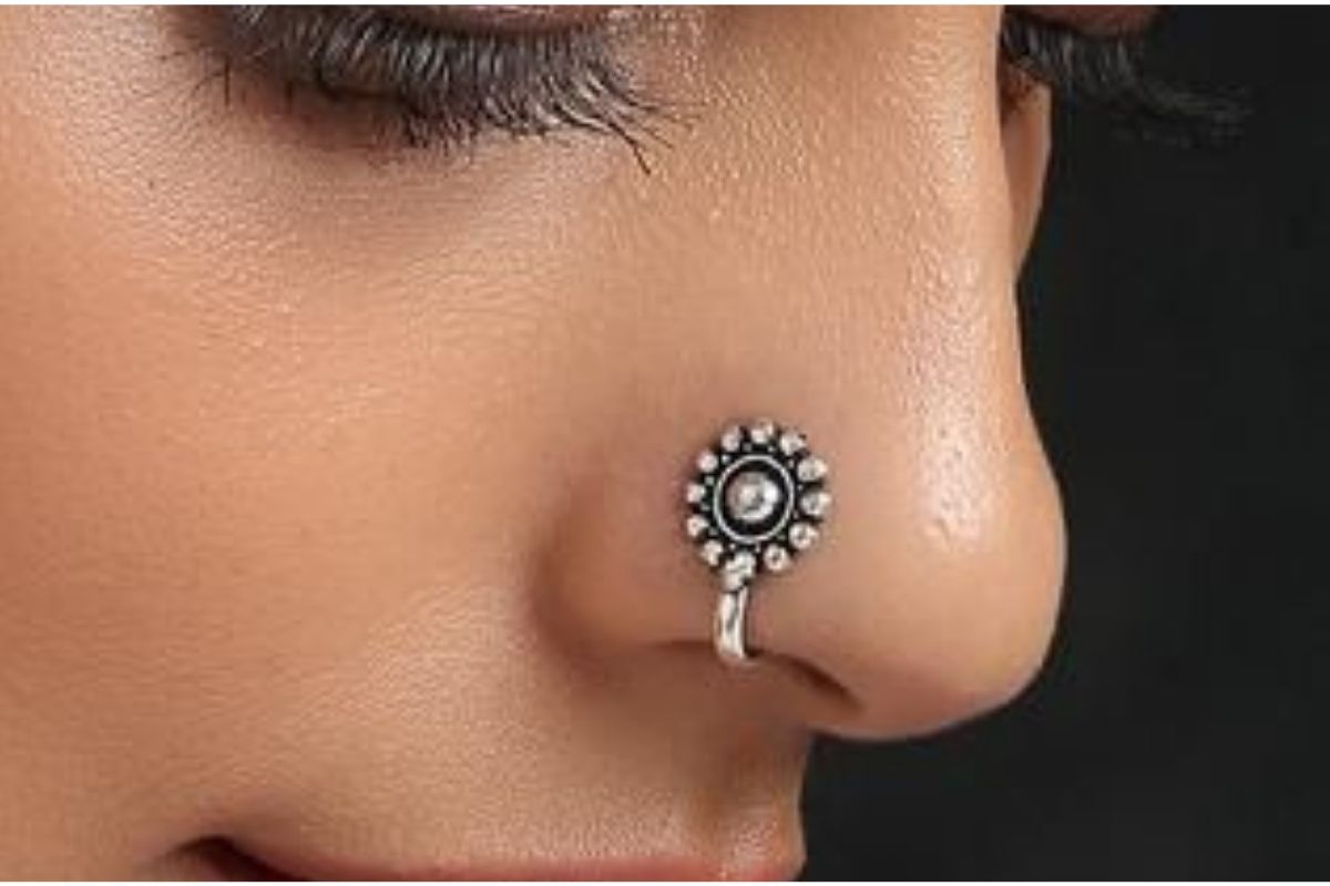 Latest Nose Pin Designs: चेहरे की खूबसूरती बढ़ा देंगे नोज पिन के ये लेटेस्ट डिजाइन 5 Oxidised Silver Nose Pin