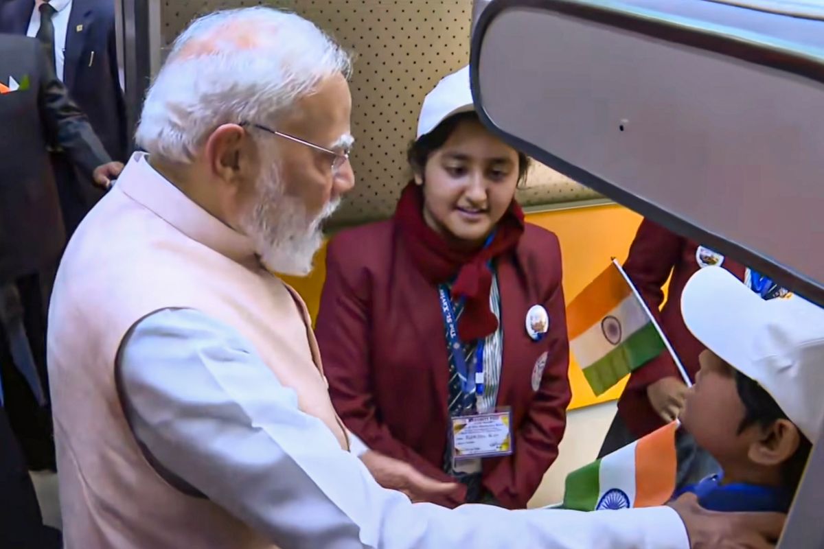 Pm Modi Vande Bharat Sleeper Train Students