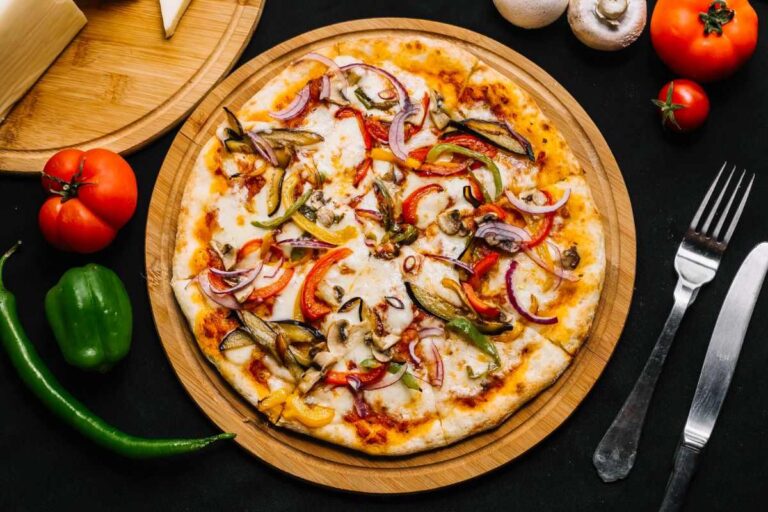 Paneer Mushroom Pizza: घर पर बनाएं टेस्टी पनीर मशरूम पिज्जा, बच्चों से लेकर बड़ों को आएगा खूब पसंद