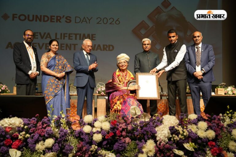 रेवा यूनिवर्सिटी में धूमधाम से मना फाउंडर्स डे, दिग्गजों को मिला लाइफटाइम अचीवमेंट अवार्ड