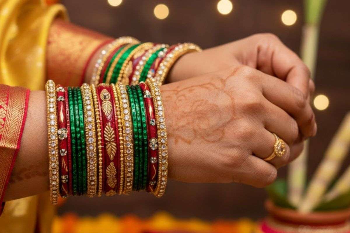 Bangles Design For Makar Sankranti: मकर संक्रांति पर खास दिखना है तो पहनें ये खूबसूरत बैंगल्स डिजाइन 5 Red And Green Bangles Design