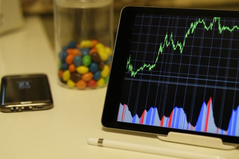 Stock Market: भारतीय शेयर बाजार में कमजोर शुरुआत, विशेषज्ञों का कहना है सतर्कता जरूरी
