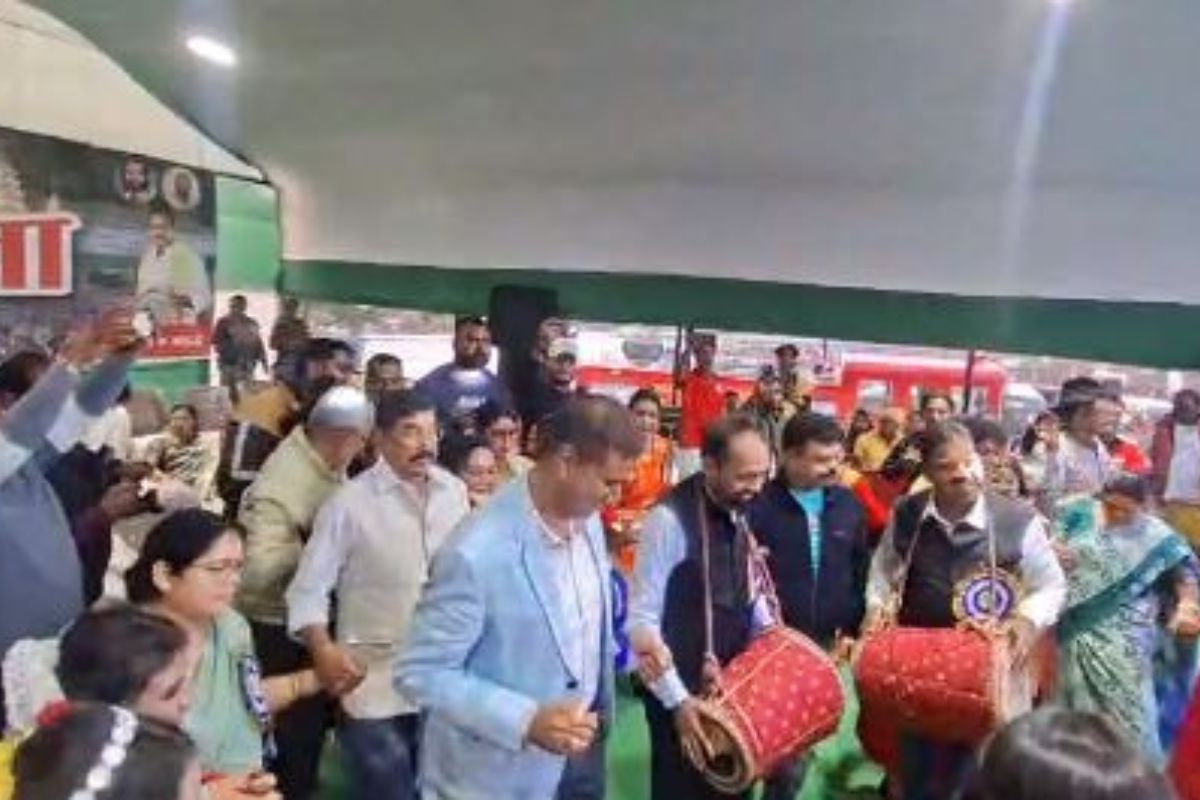 टुसू के रंग में रंगा जमशेदपुर: गोपाल मैदान में टुसू मेले की धूम, झुमर सम्राट ने बांधा समां