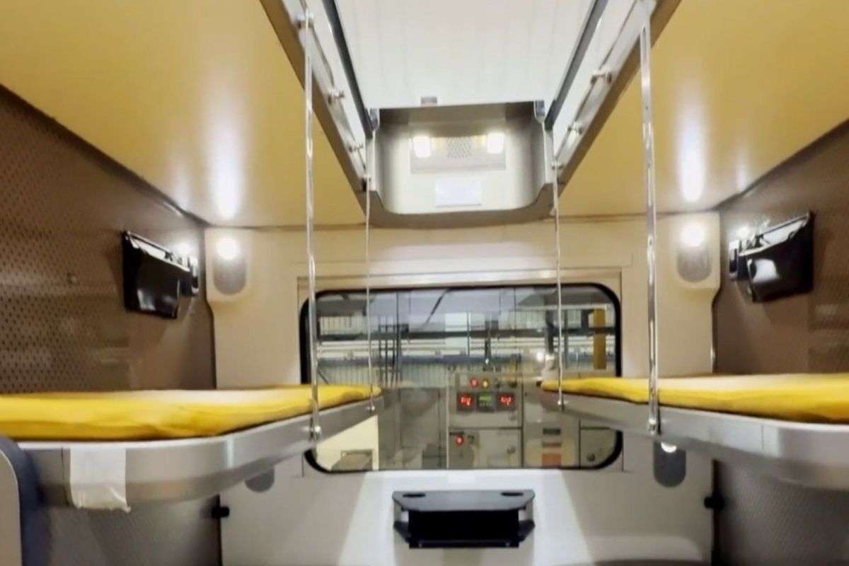 Watch Video: वंदे भारत स्लीपर ट्रेन की पहली झलक, लग्जरी सुविधाएं देख रह जाएंगे दंग 2 Vande-Bharat-Sleeper