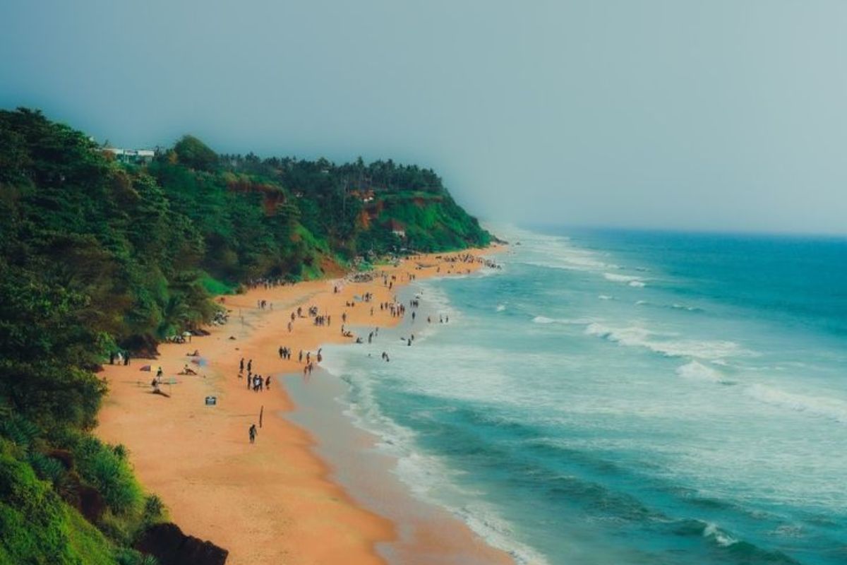 Valentine Week Special Tourist Destination: पार्टनर के साथ बिताएं सुकून के पल, ये हैं भारत की सबसे रोमांटिक और अनसुनी जगहें 2 Varkala Beach Cliff Valentine Week Special Tourist Destination