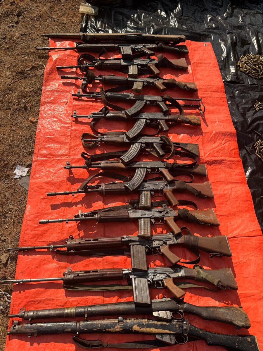 नक्सलियों के पास से बरामद हथियार