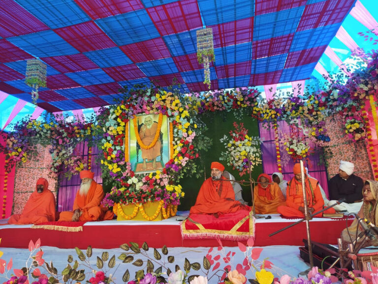 ज्ञानहीन व्यक्ति पशु के समान : स्वामी सत्यानंद