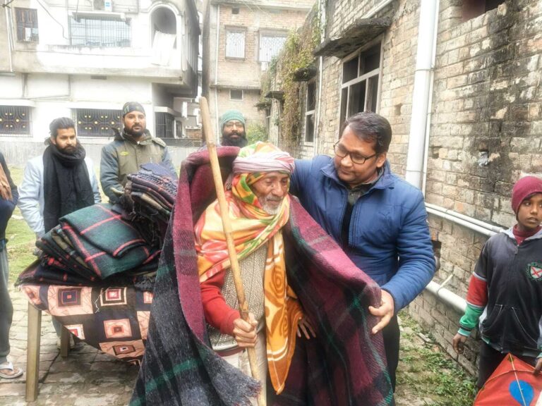 Samastipur News:जरूरतमंद व असहायों के बीच बांटे कंबल