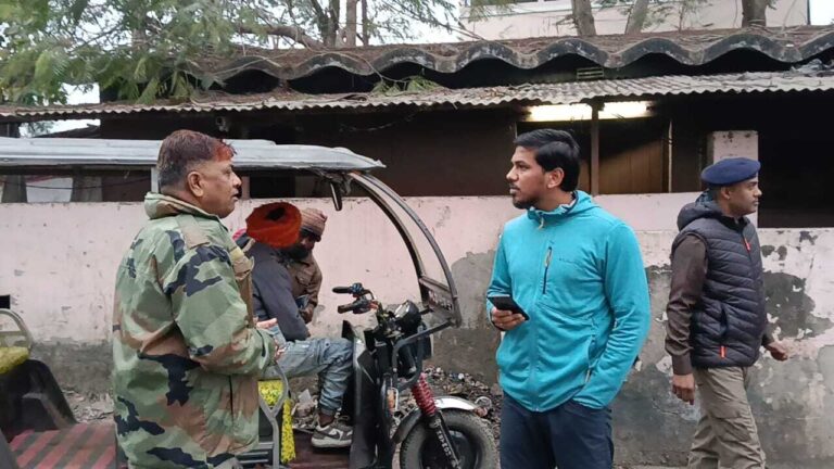 बंगाल से आने वाले अवैध ई-रिक्शा पर प्रशासन ने कसा शिकंजा