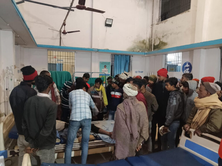 दो बाइकों की आपस में हुई टक्कर में दो किशोर सहित तीन लोग जख्मी