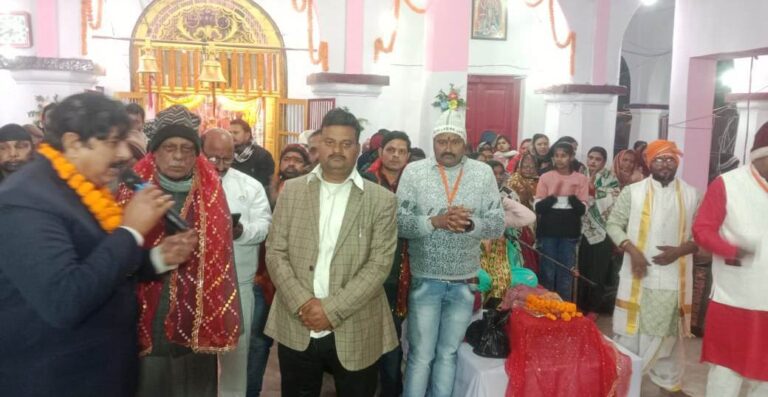 महाआरती : भक्ति गीत पर झूमे श्रद्धालु, जय मां काली के लगे जयकारे