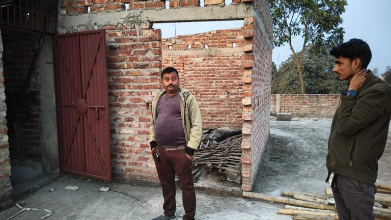 बैट्री व टोटो पार्ट्स के थोक विक्रेता के शो रूम से नकद समेत 15 लाख की चोरी