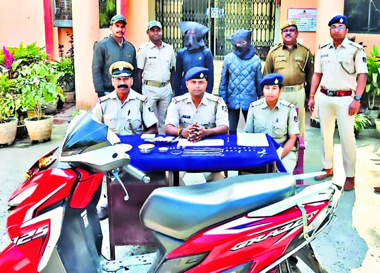 Rourkela News : छेंड काॅलोनी में घर से नकदी व आभूषण चोरी में दो गिरफ्तार
