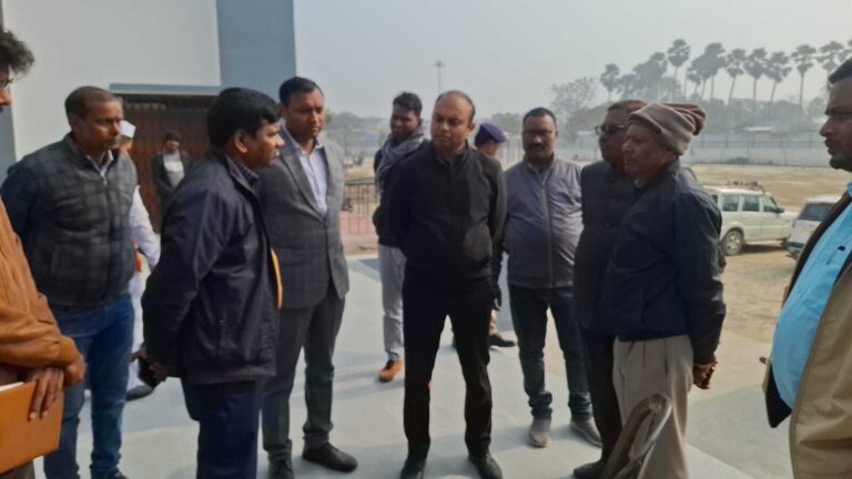 Samastipur News:डीएम ने किया कर्पूरीग्राम का निरीक्षण, पंचायत सरकार भवन निर्माण पर जताया  असंतोष
