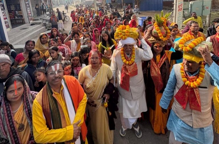 कलश यात्रा के साथ भागवत कथा का  हुआ शुभारंभ