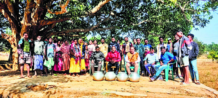 Chaibasa News :पेयजल संकट का समाधान नहीं हुआ, तो 15 दिन बाद एनएच जाम करेंगे ग्रामीण