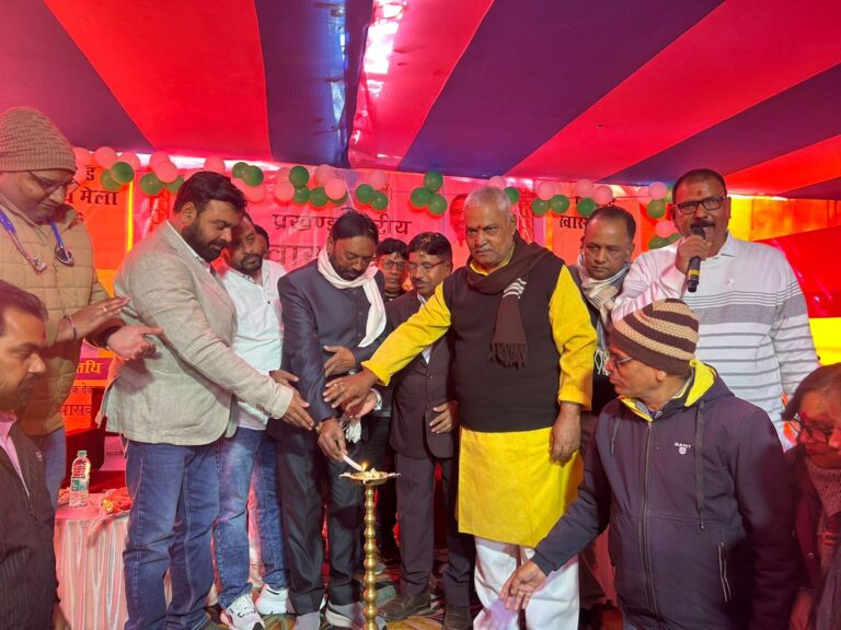 Deoghar news : स्वास्थ्य मेले में लोगों ने बनवाये 380 आभा कार्ड, 20 एमएमडीपी किट का वितरण