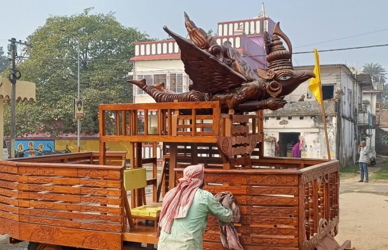 मकर संक्रांति पर भगवान मधुसूदन की भव्य शोभा यात्रा की तैयारी